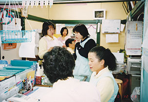 ヘルパーステーション内のヘルパーたち