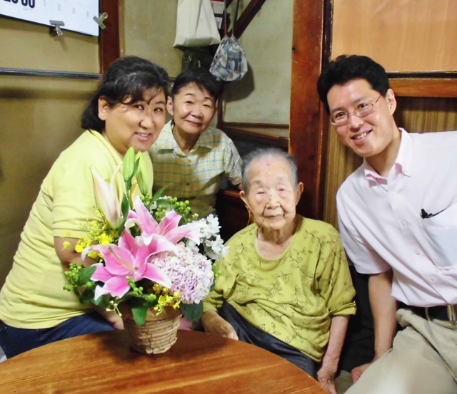 １００歳ばんざい